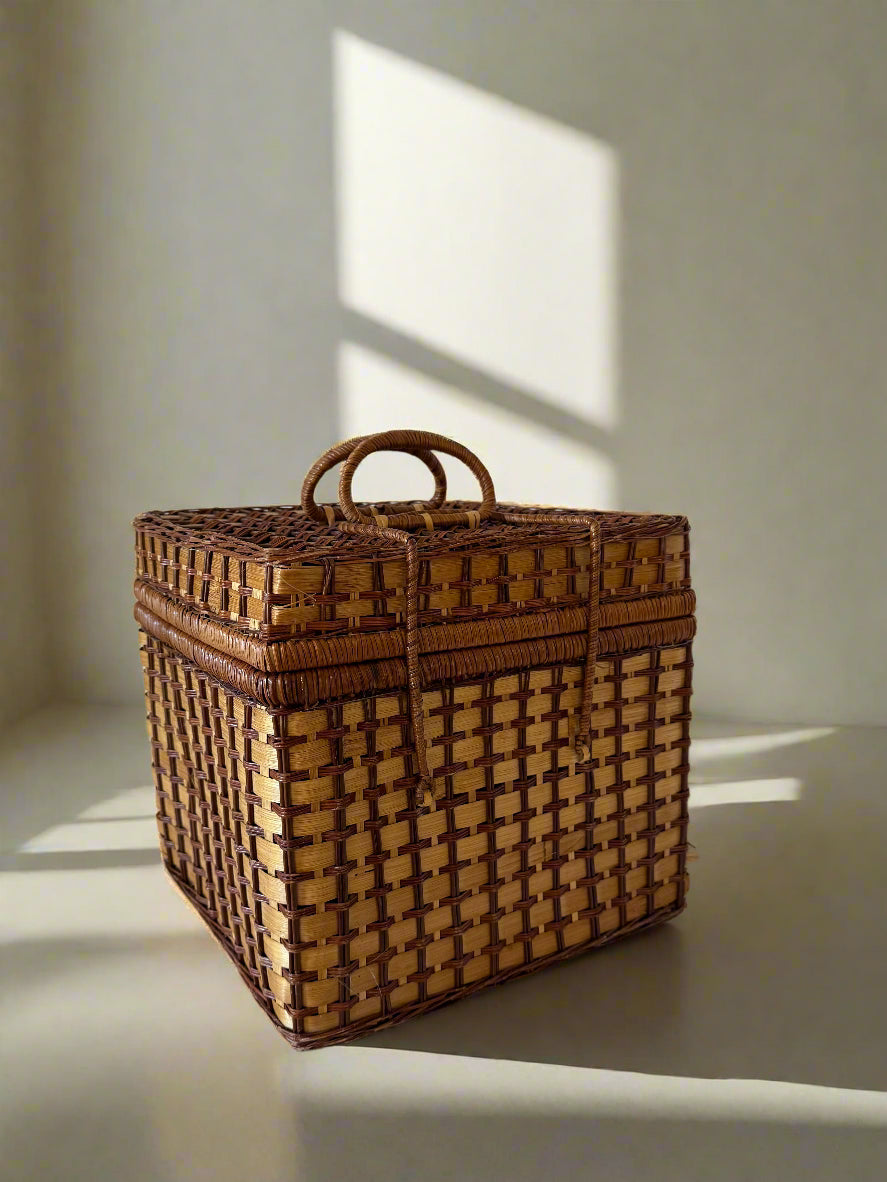 Two-tone woven picnic basket with lid & top handles