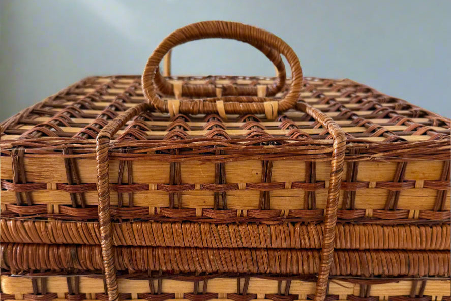 Two-tone woven picnic basket with lid & top handles