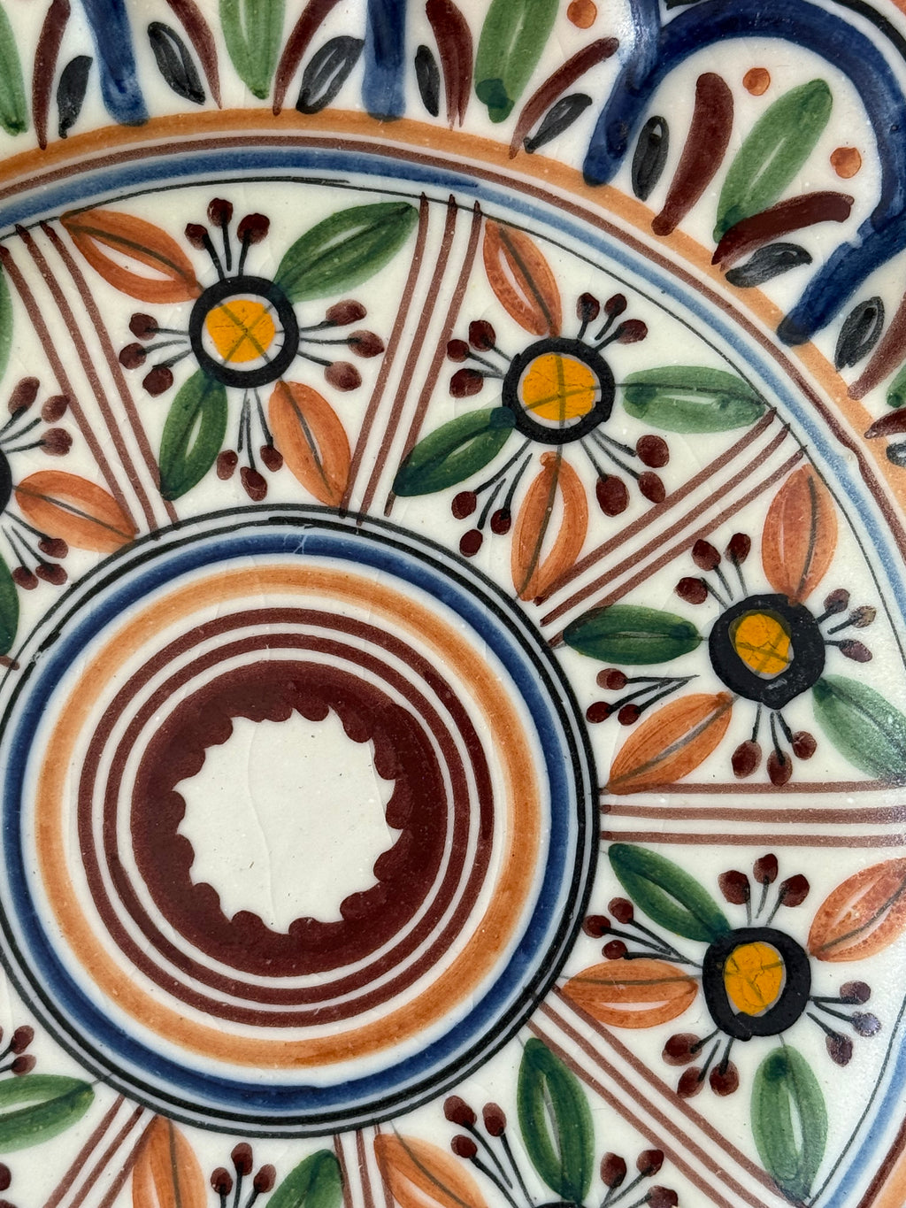 Spanish Toledo Hand-painted Scallop-trim Wall Plate